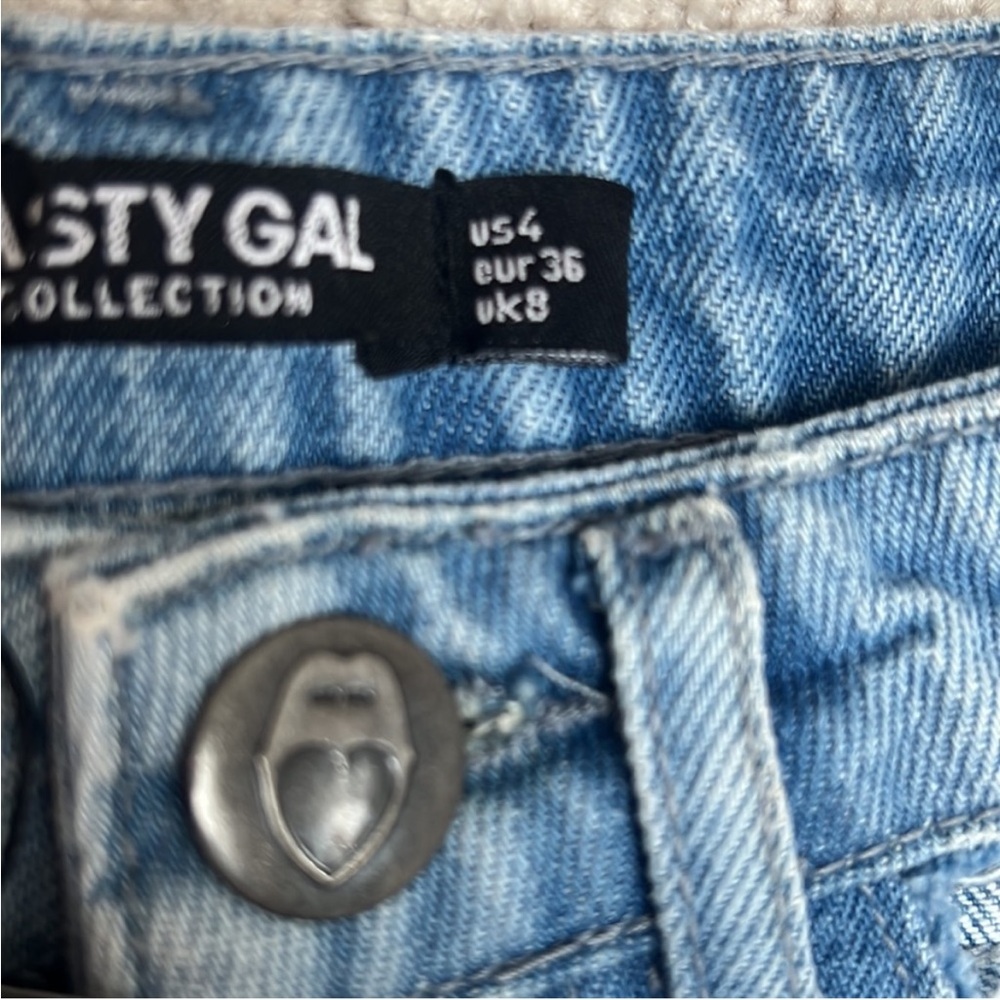 NWT Nasty Gal Cut Out Pocket Jean Shorts - Picture 4 of 7